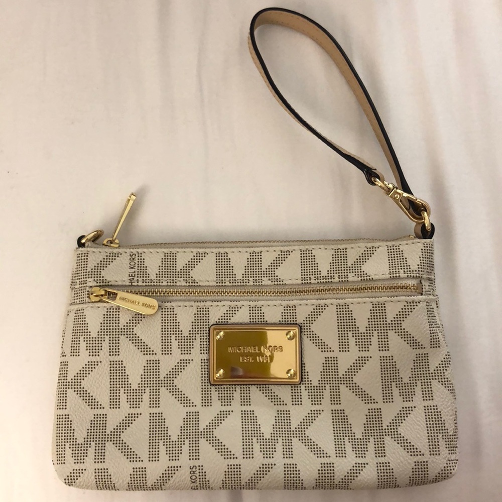 michael kors wristlet (barely used)